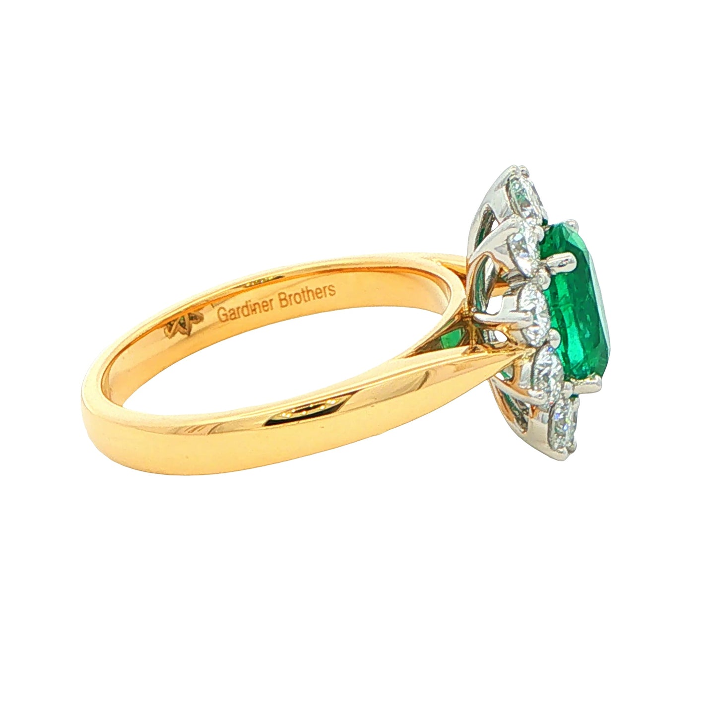 Oval Emerald AND ROUND BRILLIANT CUT DIAMOND CLUSTER STYLE RING