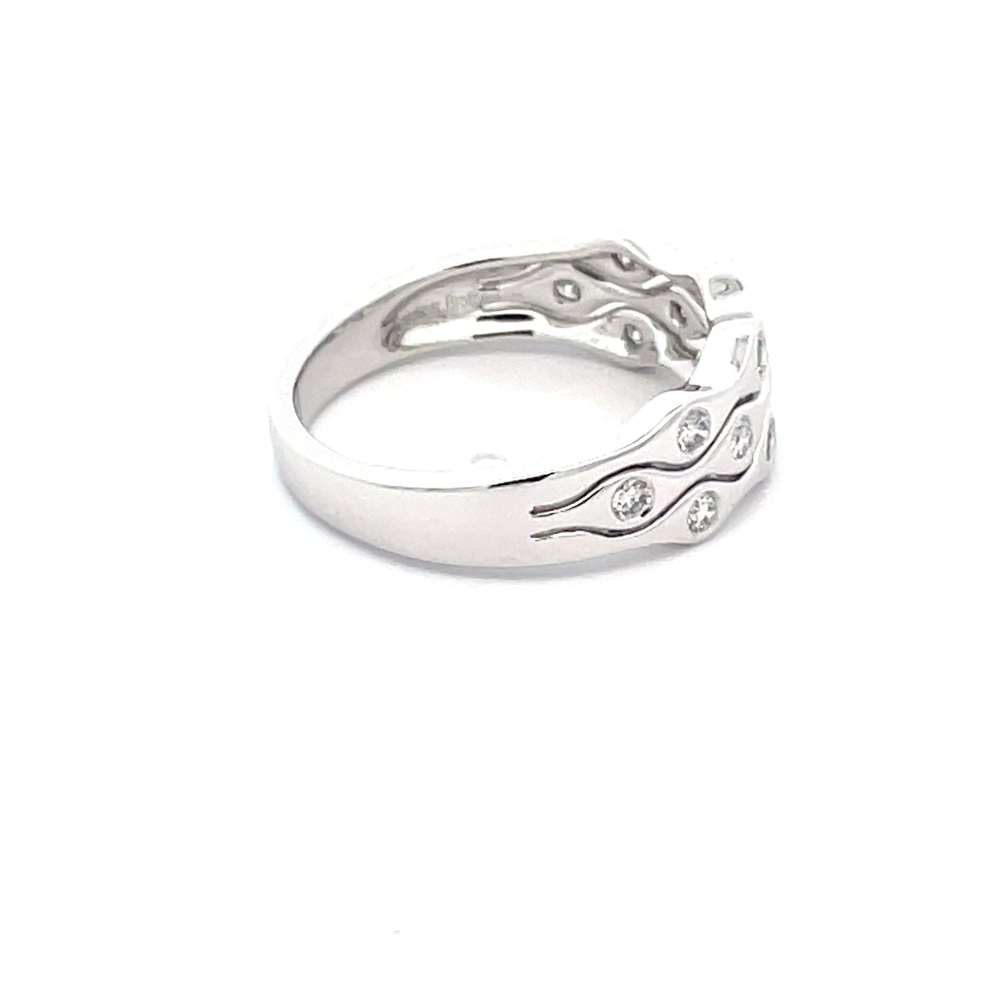 Round Brilliant Cut diamond Bubble Style ring Gardiner Brothers