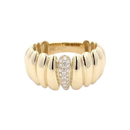 Yellow gold fancy patterned ring with round brilliant cut diamonds